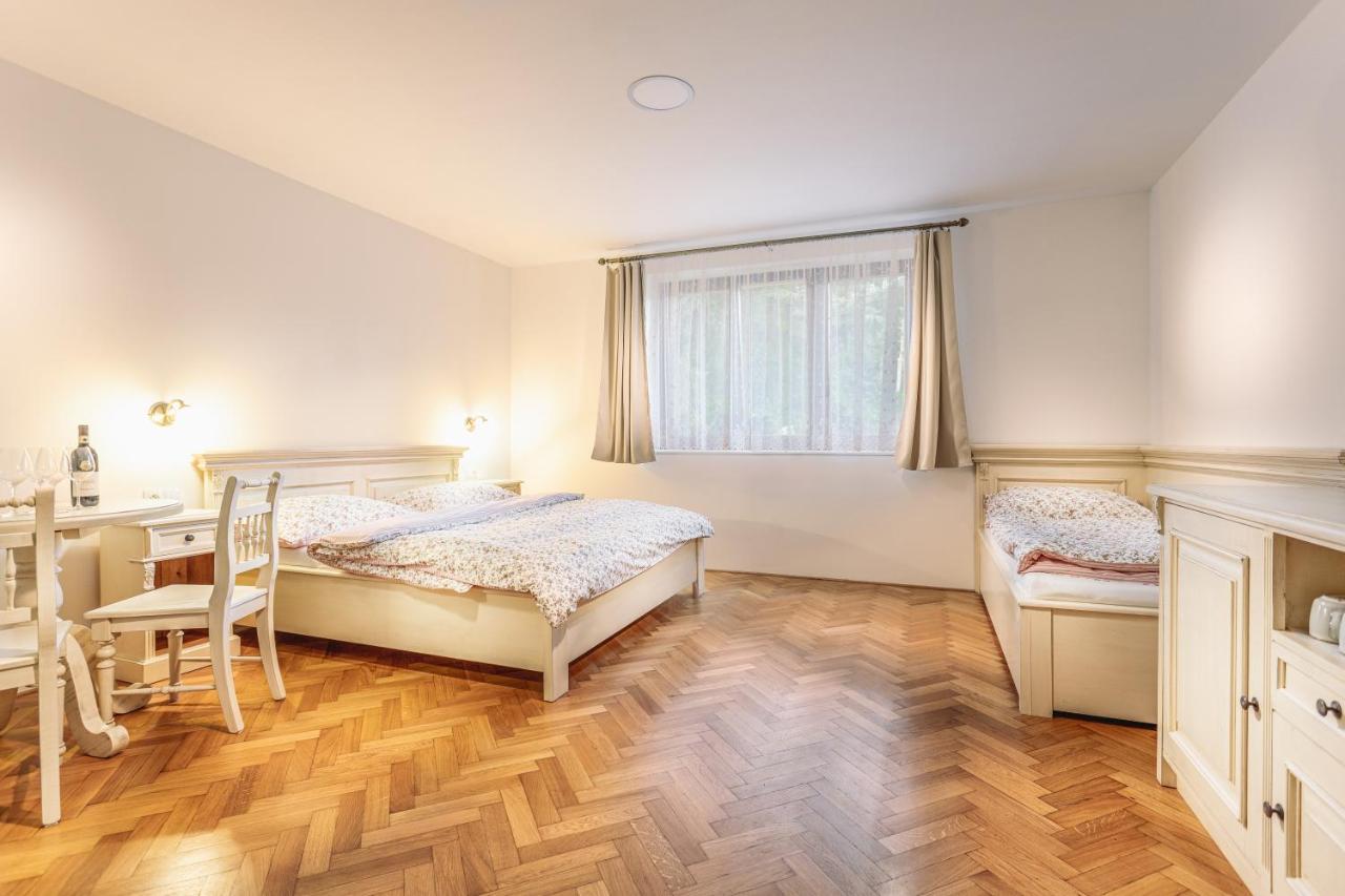 Knizeci Dum - Ubytovani V Lednici Lednice Bagian luar foto